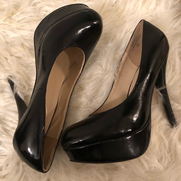 Black 4 1/2 in Heels - Picture 2 of 7